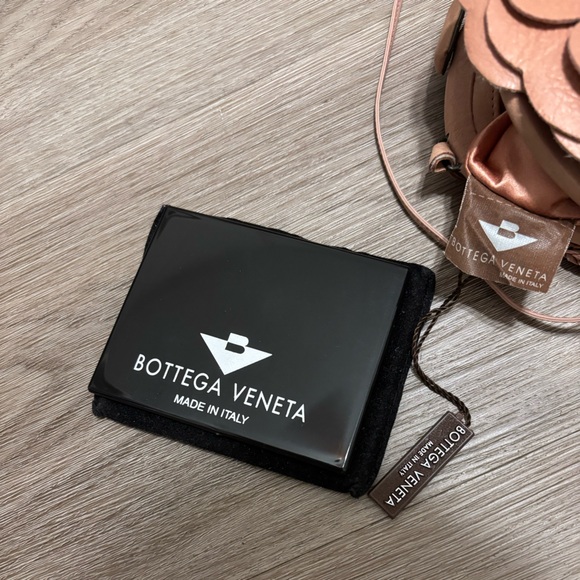 Bottega Veneta Vintage Floral Shoulder Bag - Picture 9 of 11